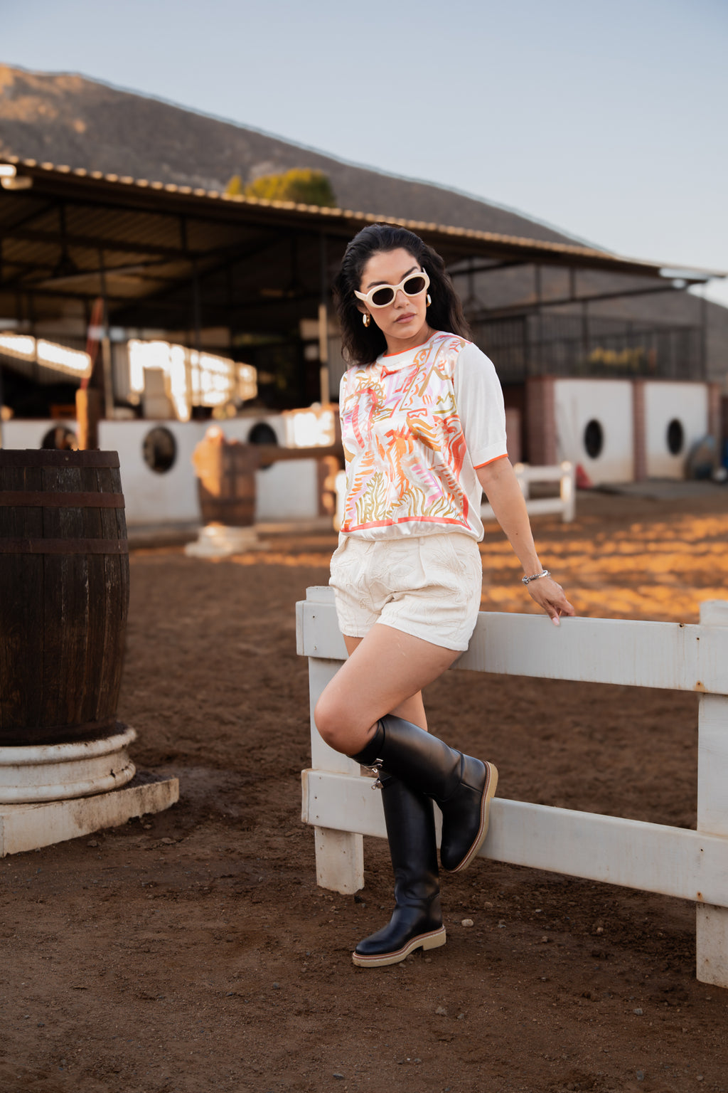 Ecuestre satin print top with knit sleeves and a crew neck with coral trim